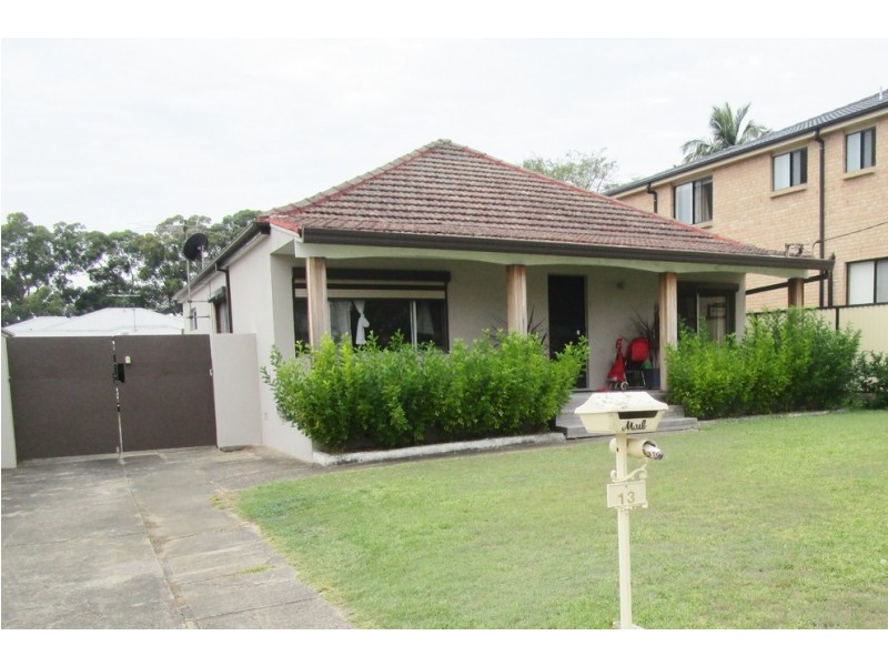 13 Worsley Street, East Hills NSW 2213