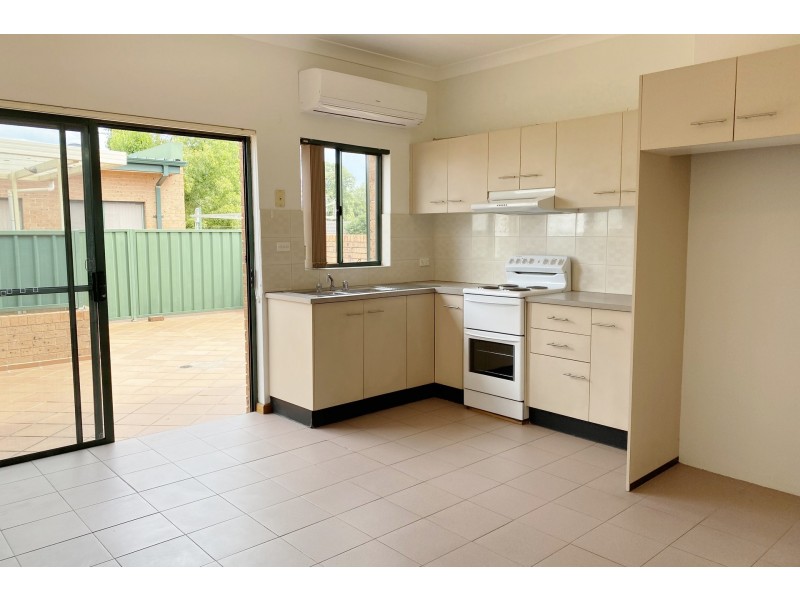 2/5 MacArthur Avenue, Revesby NSW 2212