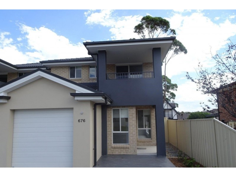 676 Henry Lawson Drive, East Hills NSW 2213