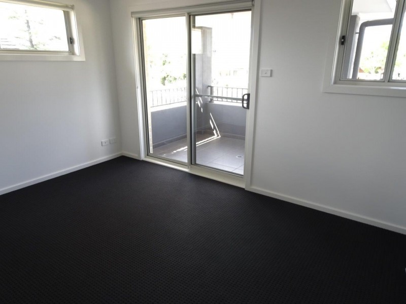 676 Henry Lawson Drive, East Hills NSW 2213