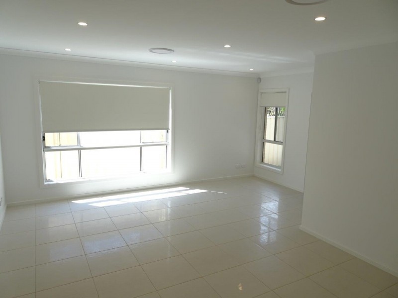 676 Henry Lawson Drive, East Hills NSW 2213