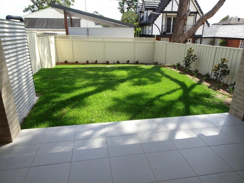 676 Henry Lawson Drive, East Hills NSW 2213