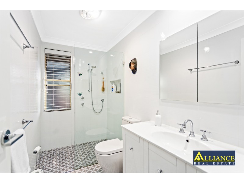 52 Rugby Crescent, Chipping Norton NSW 2170