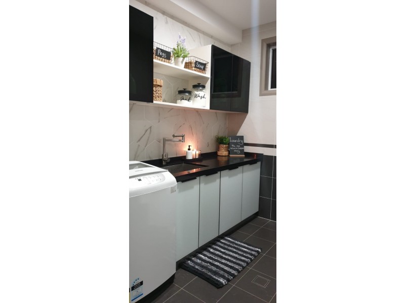6 Samoa Avenue, Picnic Point NSW 2213
