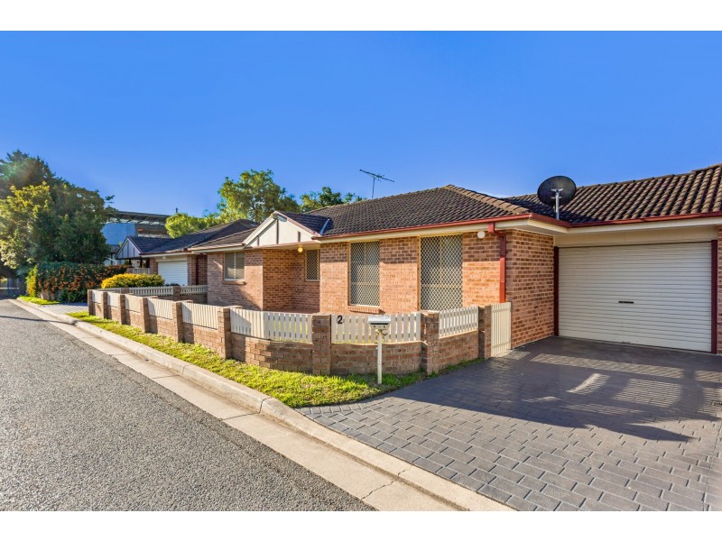 2/19 Broe Avenue, East Hills NSW 2213