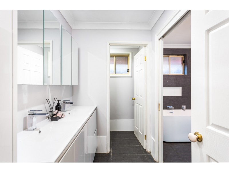 2/19 Broe Avenue, East Hills NSW 2213