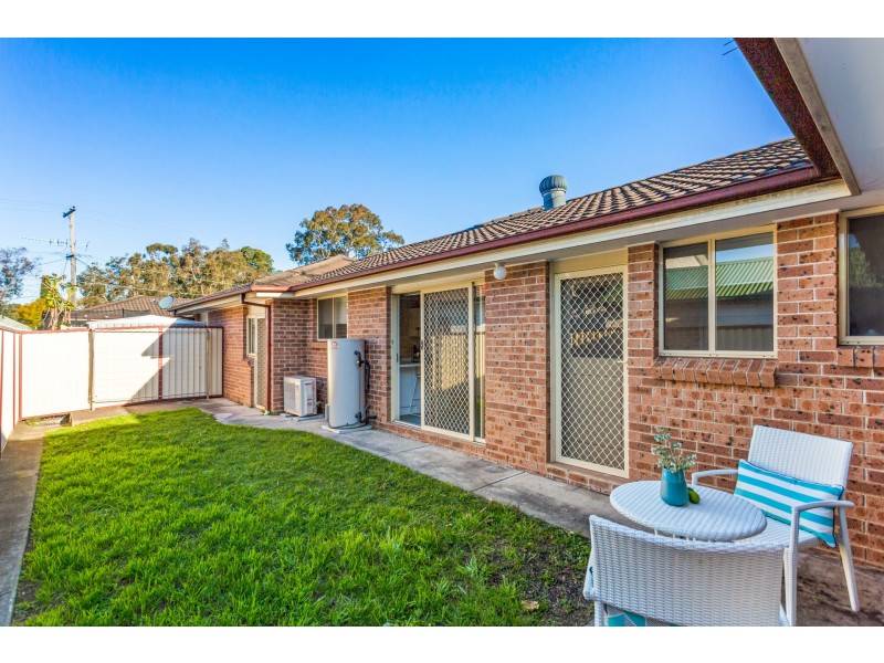 2/19 Broe Avenue, East Hills NSW 2213