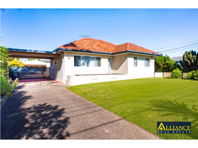 867 Henry Lawson Drive, Picnic Point NSW 2213