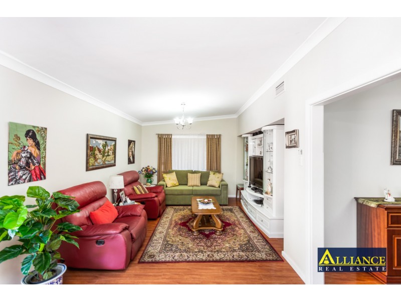 867 Henry Lawson Drive, Picnic Point NSW 2213