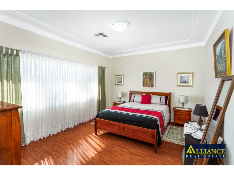 867 Henry Lawson Drive, Picnic Point NSW 2213