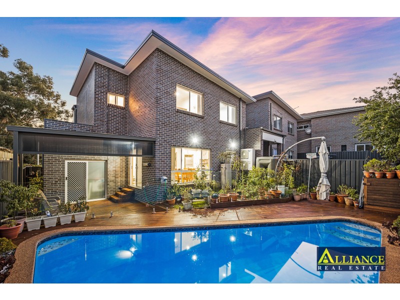 6a Samoa Avenue, Picnic Point NSW 2213