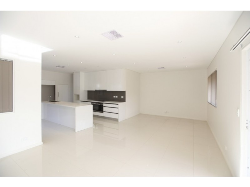 913 Henry Lawson Drive, Picnic Point NSW 2213