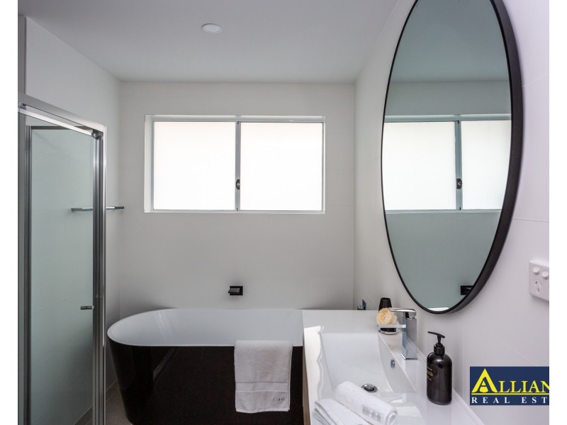 813A Henry Lawson Drive, Picnic Point NSW 2213