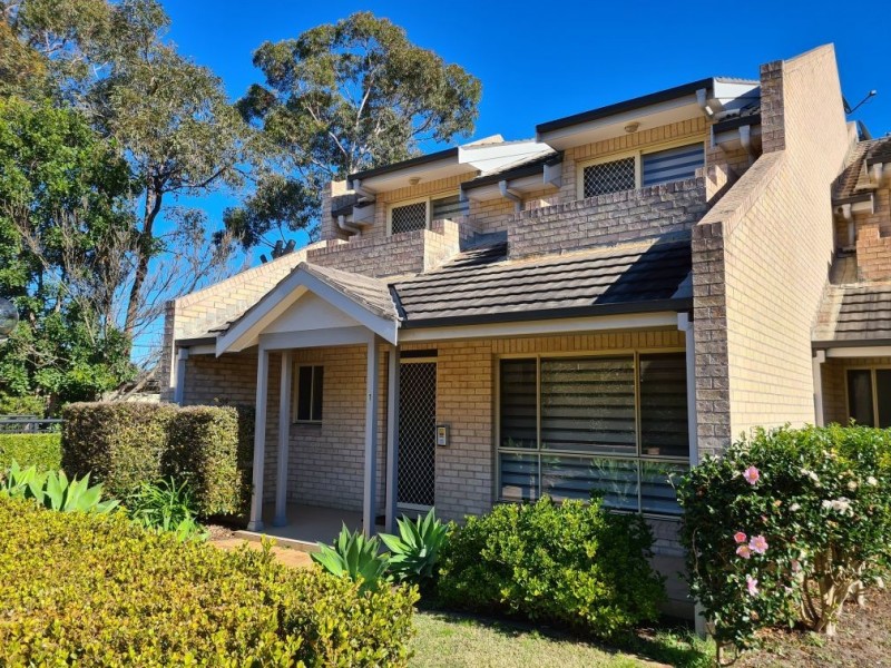 1/831 Henry Lawson Drive, Picnic Point NSW 2213