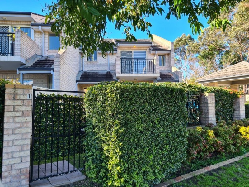 1/831 Henry Lawson Drive, Picnic Point NSW 2213