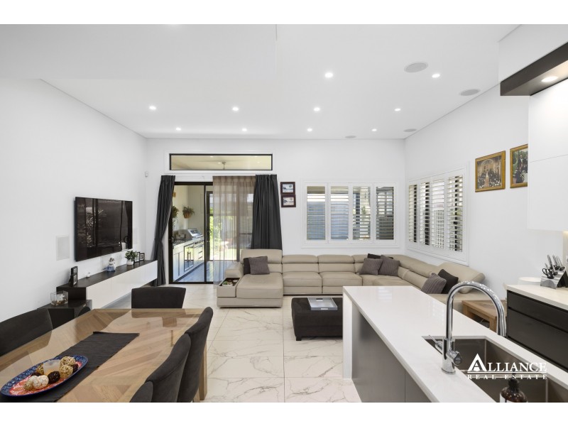 692 Henry Lawson Drive, East Hills NSW 2213