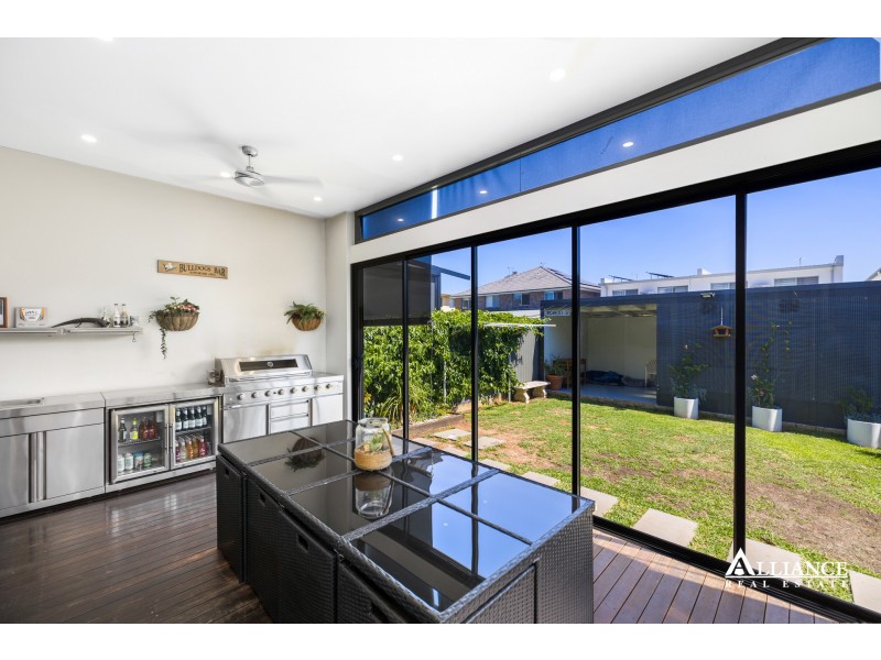 692 Henry Lawson Drive, East Hills NSW 2213