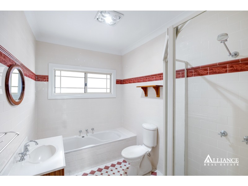 17 Worsley Street, East Hills NSW 2213