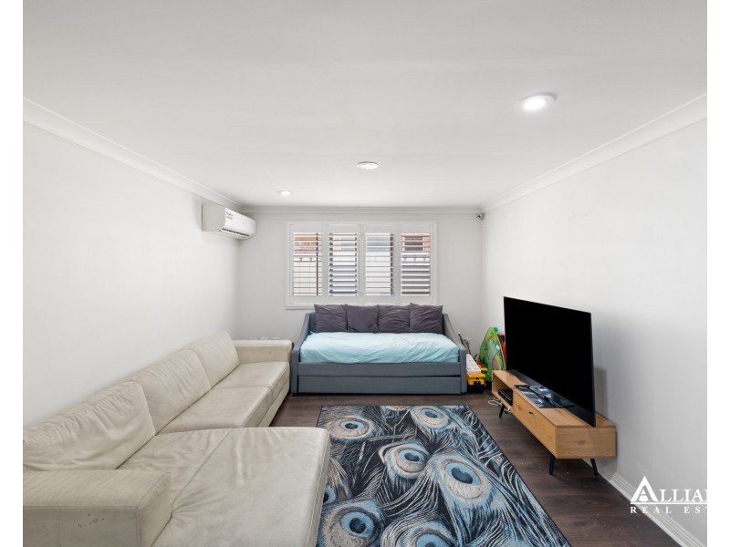 18 Ganmain Crescent, Milperra NSW 2214