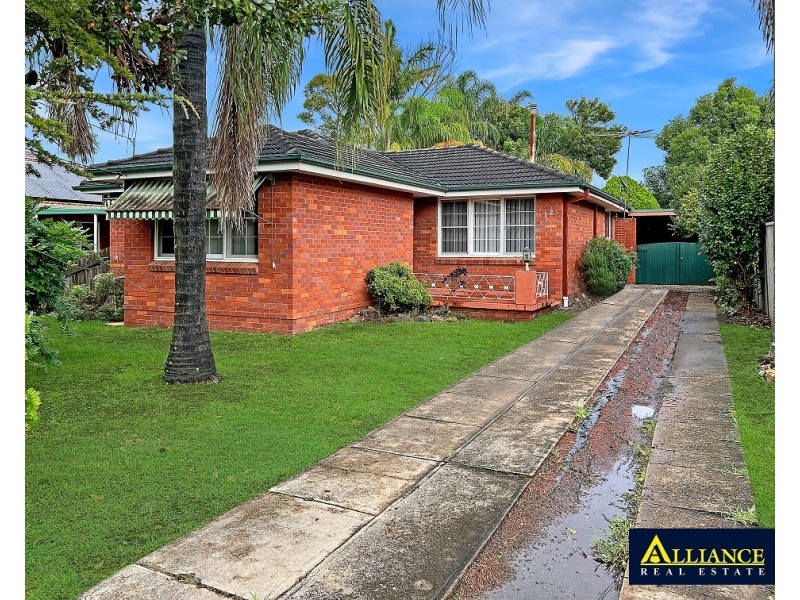 12 Eileen Street, Picnic Point NSW 2213