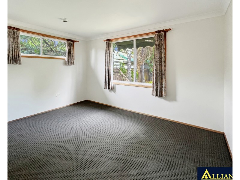 12 Eileen Street, Picnic Point NSW 2213