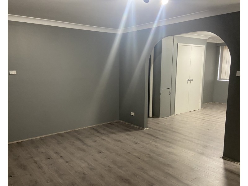 1/17 Sylvan Grove, Picnic Point NSW 2213