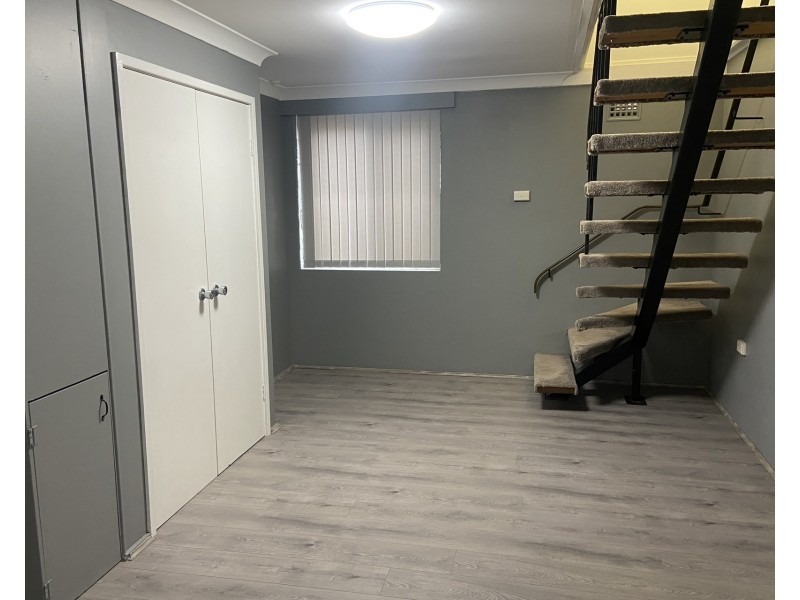 1/17 Sylvan Grove, Picnic Point NSW 2213
