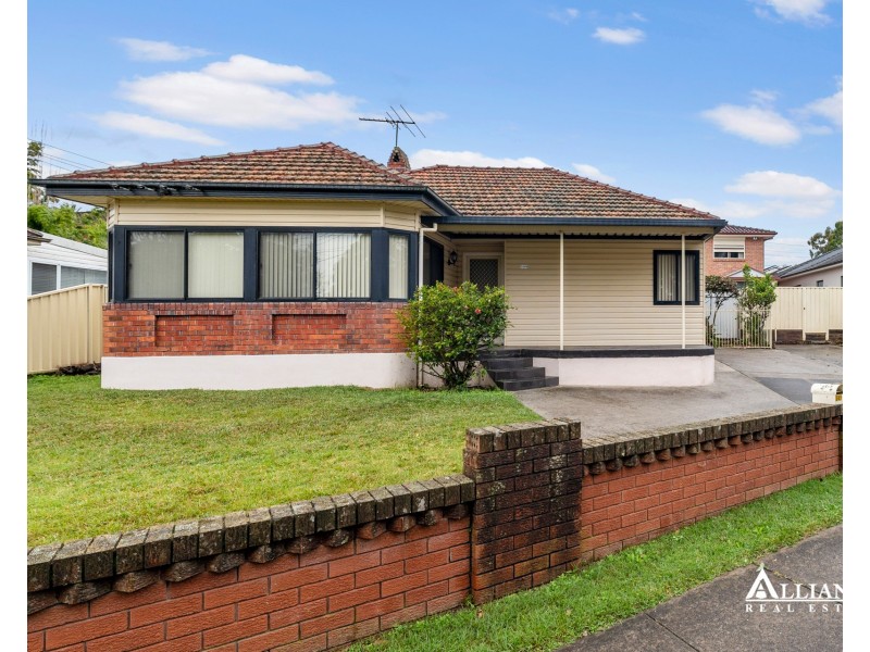 589 Henry Lawson Drive, East Hills NSW 2213