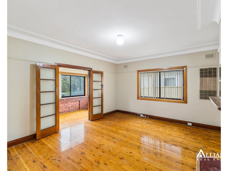 589 Henry Lawson Drive, East Hills NSW 2213