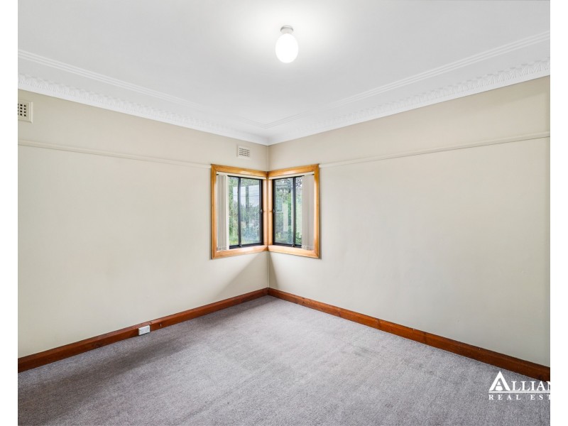 589 Henry Lawson Drive, East Hills NSW 2213
