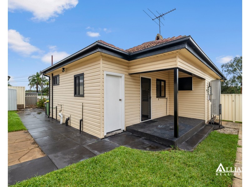 589 Henry Lawson Drive, East Hills NSW 2213