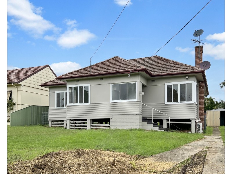 8 Browning Street, East Hills NSW 2213