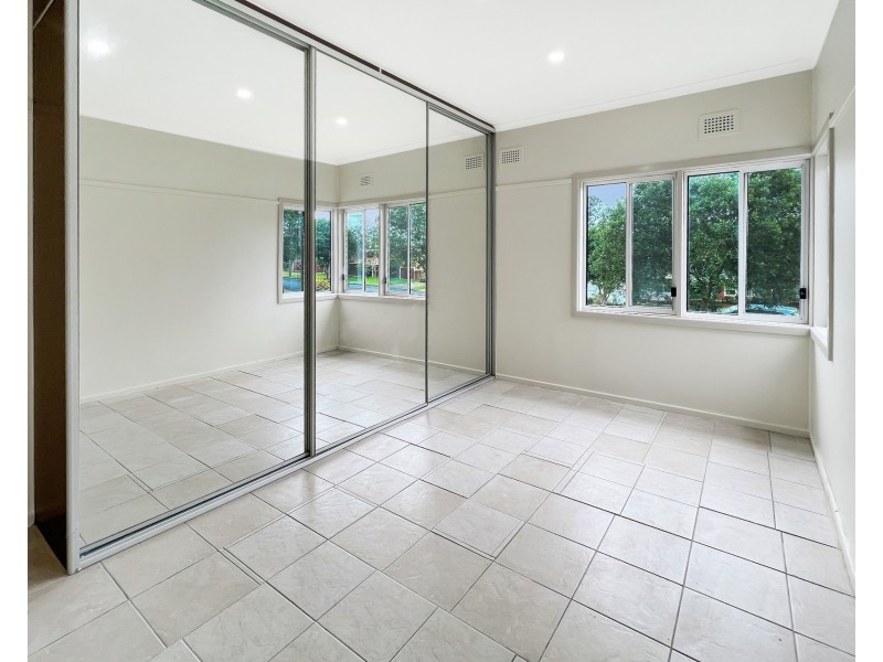 8 Browning Street, East Hills NSW 2213