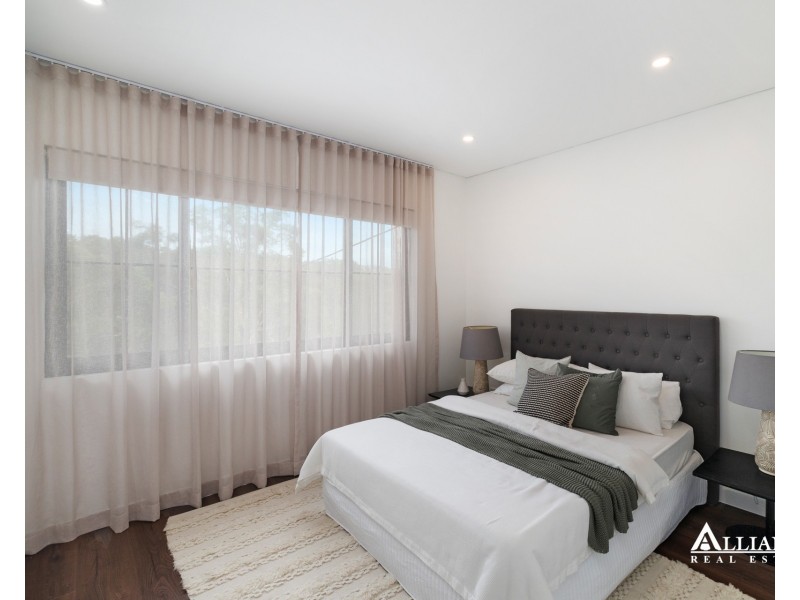 14 Carinya Road, Picnic Point NSW 2213