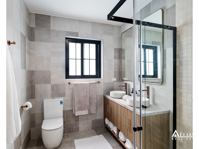 14 Carinya Road, Picnic Point NSW 2213