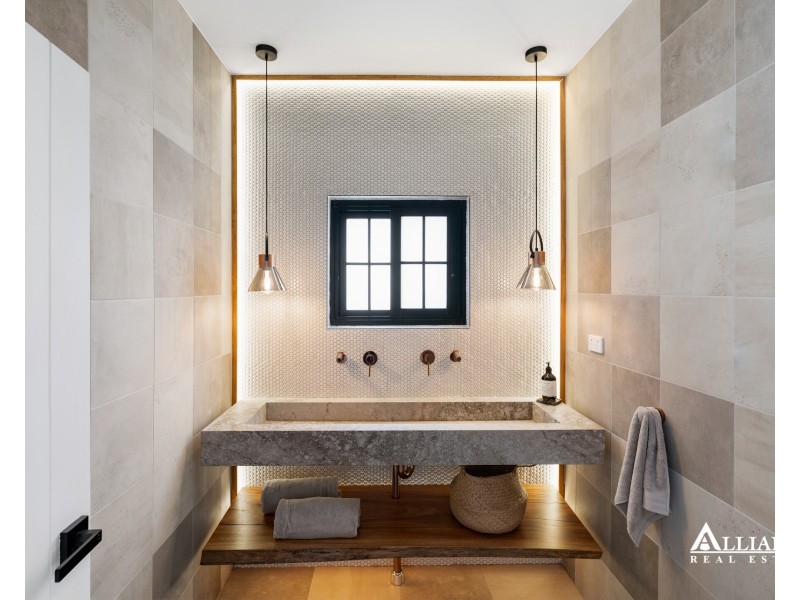 14 Carinya Road, Picnic Point NSW 2213