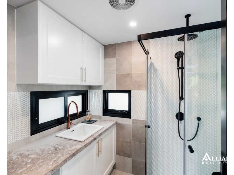 14 Carinya Road, Picnic Point NSW 2213