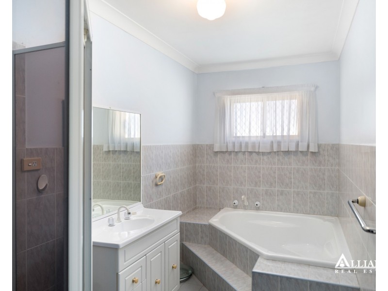 18a Cook Crescent, East Hills NSW 2213