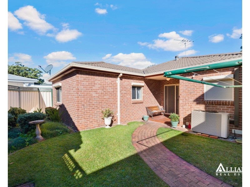 18a Cook Crescent, East Hills NSW 2213
