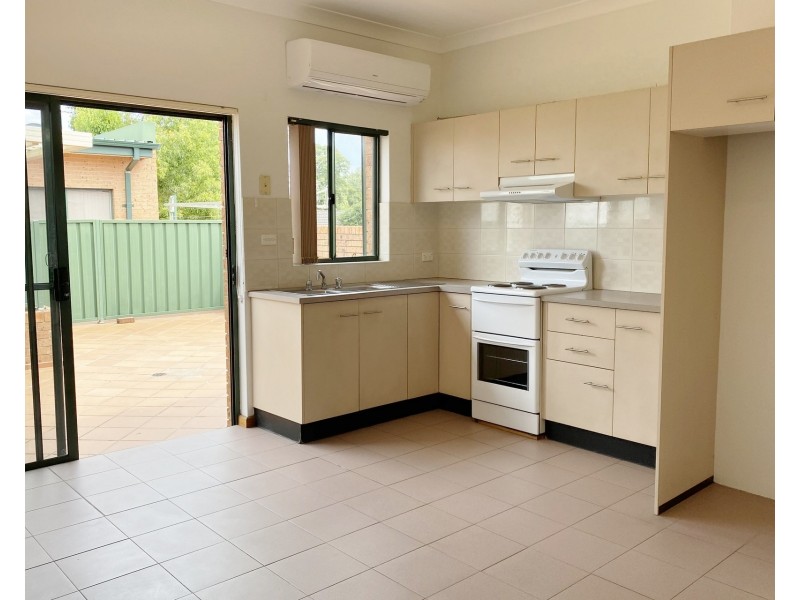 2/5 MacArthur Avenue, Revesby NSW 2212