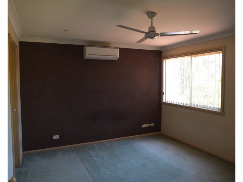 8 Rudd Close, Casula NSW 2170