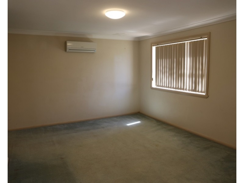 8 Rudd Close, Casula NSW 2170