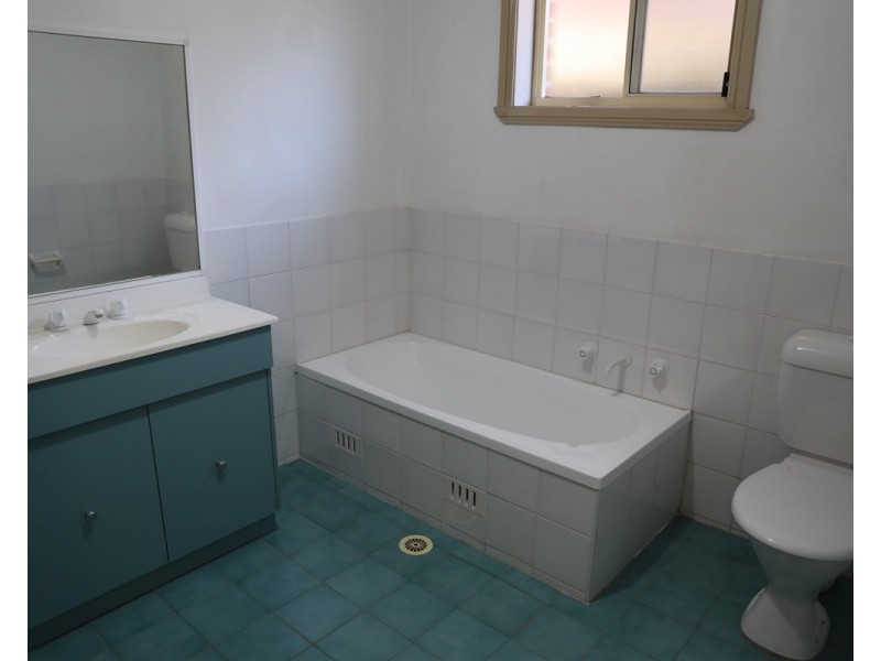 8 Rudd Close, Casula NSW 2170