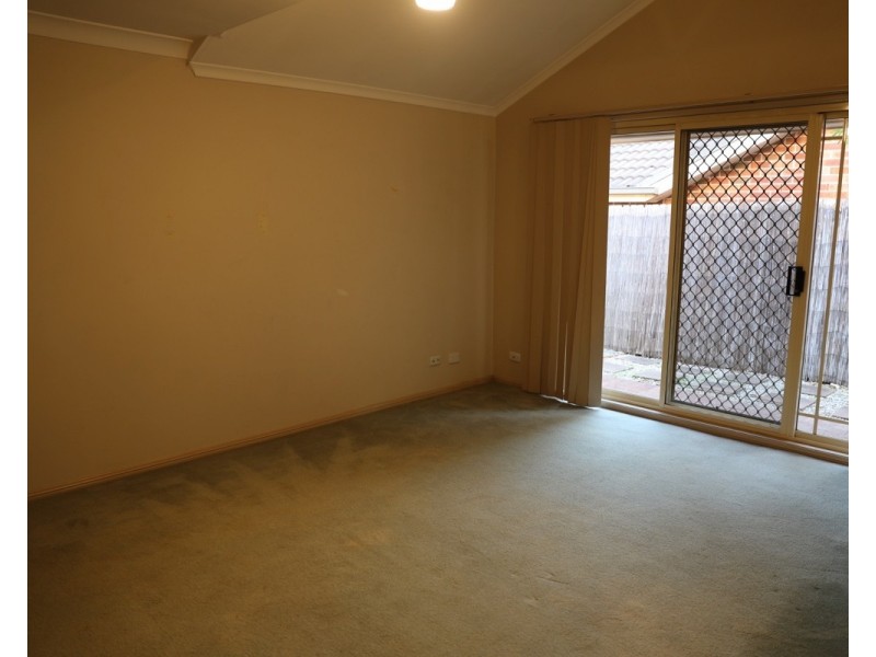 8 Rudd Close, Casula NSW 2170