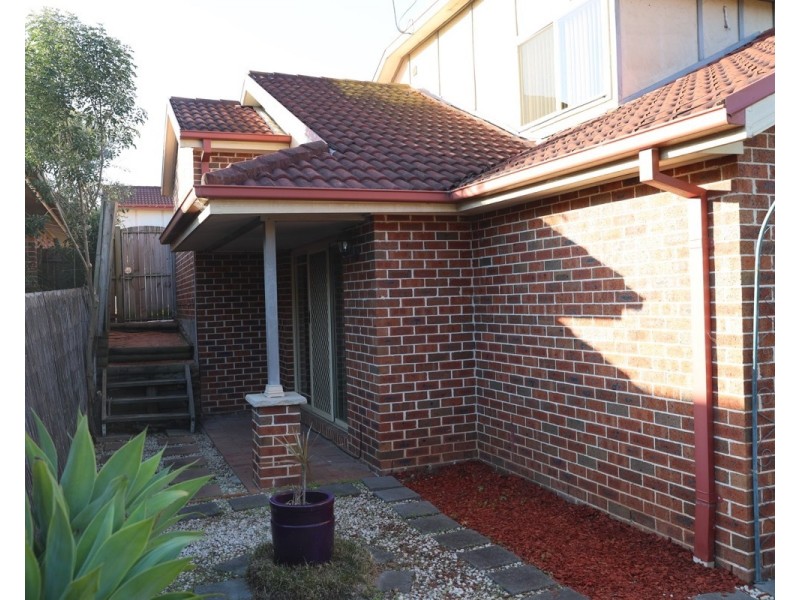 8 Rudd Close, Casula NSW 2170