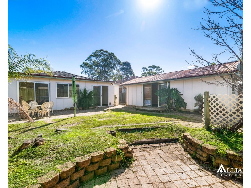 28 Austin Boulevard, Picnic Point NSW 2213