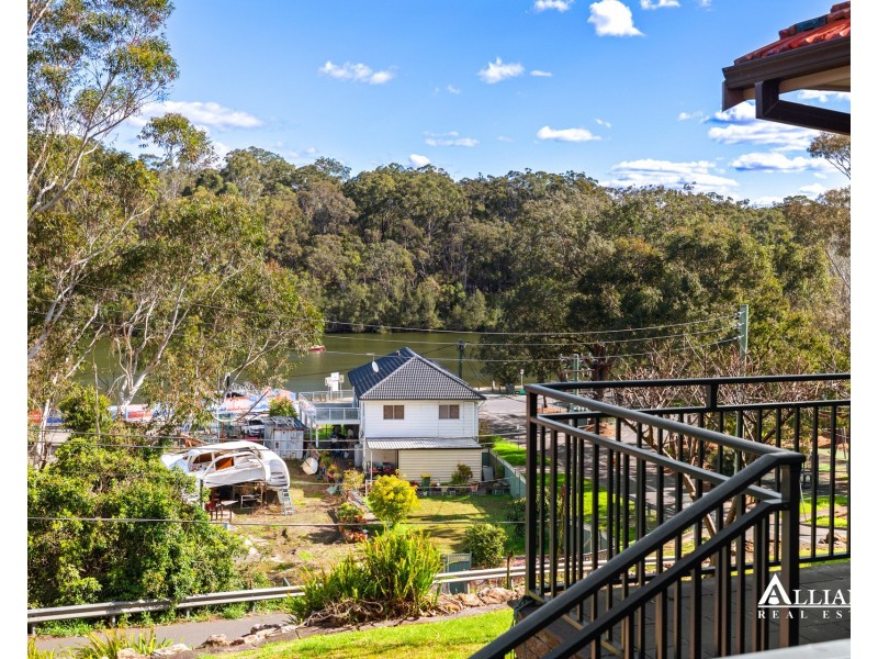 16 Carinya Road, Picnic Point NSW 2213
