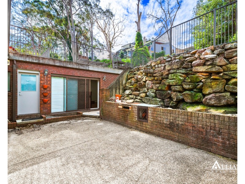 16 Carinya Road, Picnic Point NSW 2213