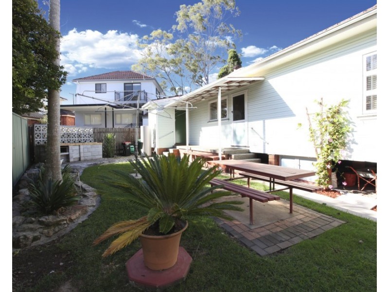 206 Lambeth Street, Picnic Point NSW 2213