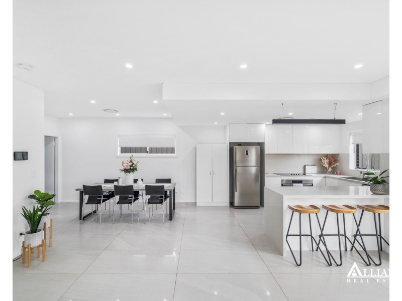 1a Drysdale Avenue, Picnic Point NSW 2213
